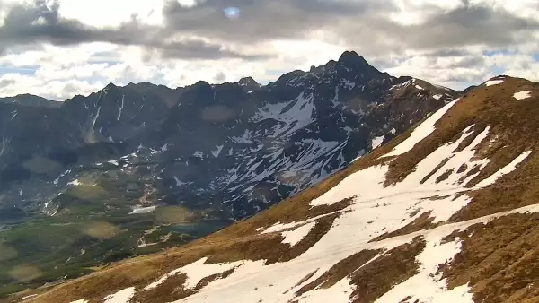 Hala Gąsienicowa w Tatrach z kamery na żywo.