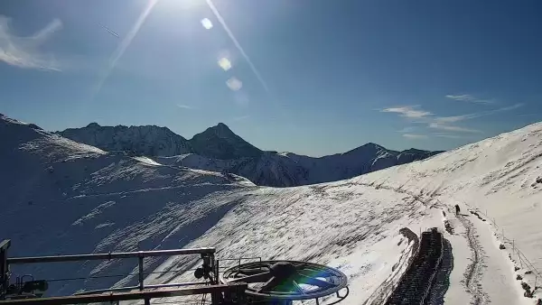 Kamera z Kasprowego Wierchu na czteroosobową kolejkę krzesełkową.