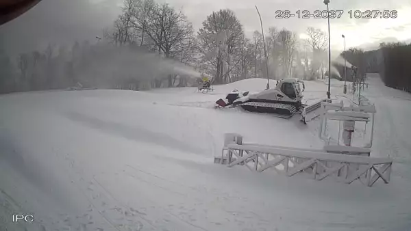 Widok na koniec jednej z tras narciarskich w ośrodku Kiczera Ski