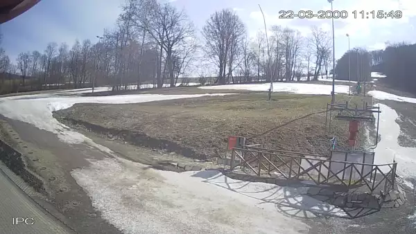 Widok na koniec jednej z tras narciarskich w ośrodku Kiczera Ski