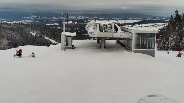 Widok na trasę nr 8 - Jankulakowski Wierch - jedna z dziewięciu kolei krzesełkowych w kompleksie Kotelnica Białczańska