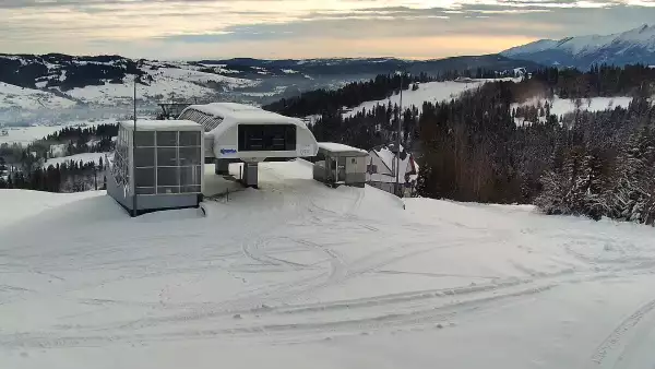 Widok na trasę nr 8 - Jankulakowski Wierch - jedna z dziewięciu kolei krzesełkowych w kompleksie Kotelnica Białczańska