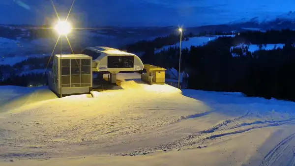 Widok na trasę nr 8 - Jankulakowski Wierch - jedna z dziewięciu kolei krzesełkowych w kompleksie Kotelnica Białczańska