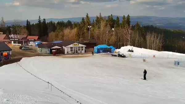 Widok na trasę nr 8 - Jankulakowski Wierch - jedna z dziewięciu kolei krzesełkowych w kompleksie Kotelnica Białczańska