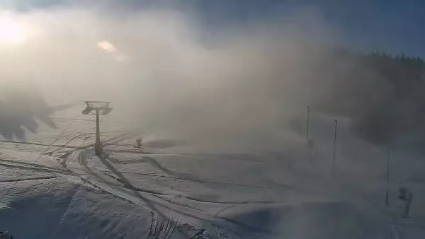 Widok na jedną z dziewięciu kolei krzesełkowej na Kotelnicy - trasa nr 9 - Remiaszów