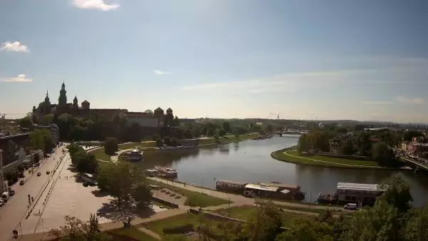 Zamek Królewski na wawelu oraz Wisła w oku kamery.