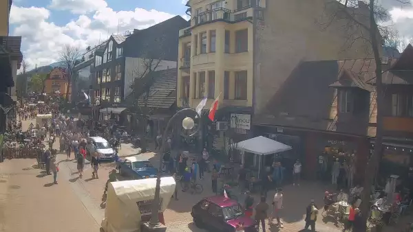 ZAKOPANE - widok z kamery na deptak