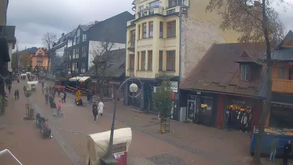 ZAKOPANE - widok z kamery na deptak
