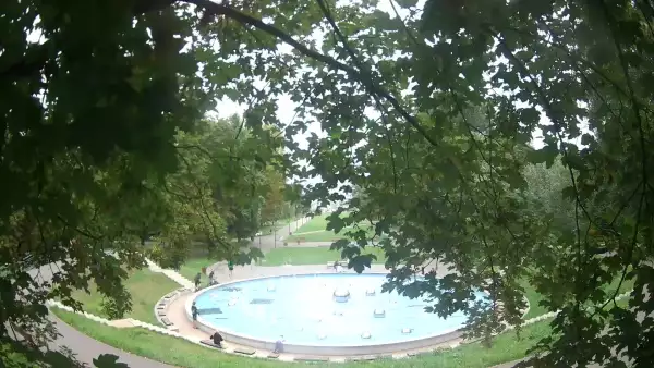Kamera prezentuje widok na Park Ludowy w Lublinie.