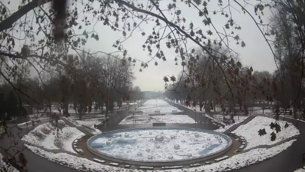 Kamera prezentuje widok na Park Ludowy w Lublinie.