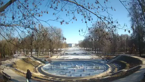 Kamera prezentuje widok na Park Ludowy w Lublinie.