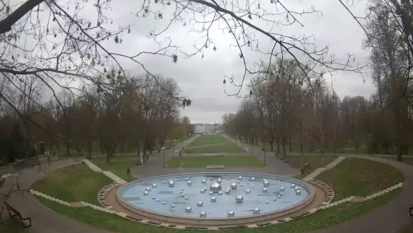 Kamera prezentuje widok na Park Ludowy w Lublinie.