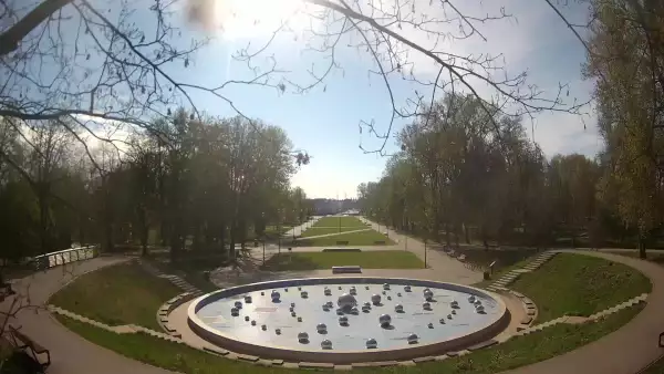 Kamera prezentuje widok na Park Ludowy w Lublinie.