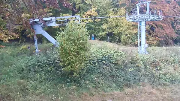 Kamera prezentuje obraz na żywo na jedną z tras zjazdowych stacji narciarskiej Magura Ski