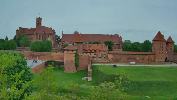Widok na XIII wieczny zamek Krzyżacki - jedną z największych atrakcji Malborka