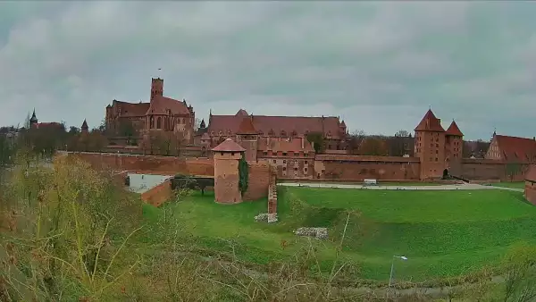 Widok na XIII wieczny zamek Krzyżacki - jedną z największych atrakcji Malborka