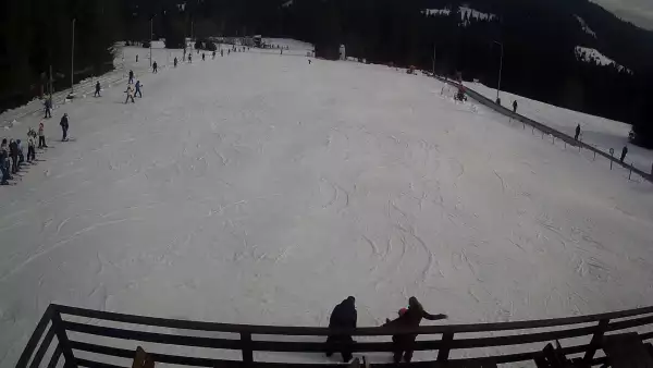 Sprawdź warunki narciarskie z kamery na stok w Małym Cichym.