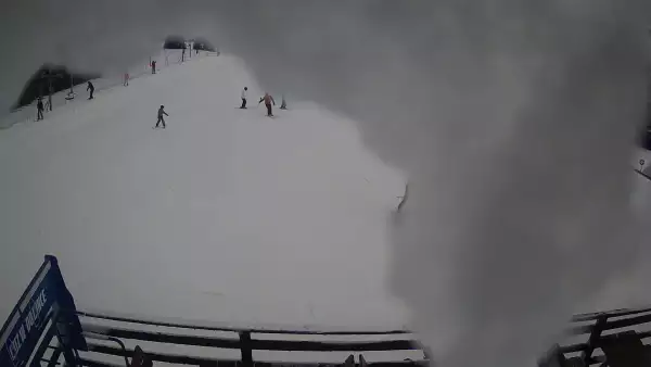 Sprawdź warunki narciarskie z kamery na stok w Małym Cichym.