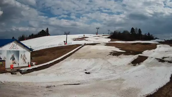MASTER SKI - widok na wyciąg taśmowy i kolej krzesełkową NOWOŚĆ