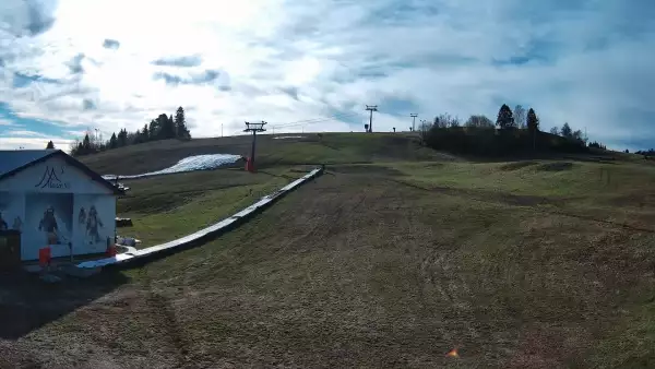 MASTER SKI - widok na wyciąg taśmowy i kolej krzesełkową NOWOŚĆ