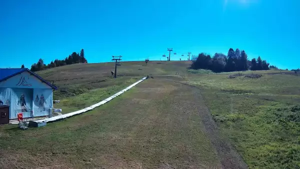 MASTER SKI - widok na wyciąg taśmowy i kolej krzesełkową NOWOŚĆ