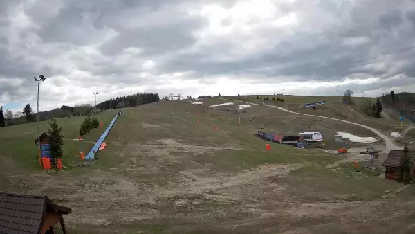 Panoramiczny widok na cały komplekt narciarski Master Ski w Tyliczu