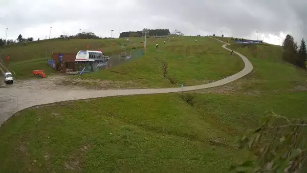 Widok na dolny odcinek stoku narciarskiego Master Ski