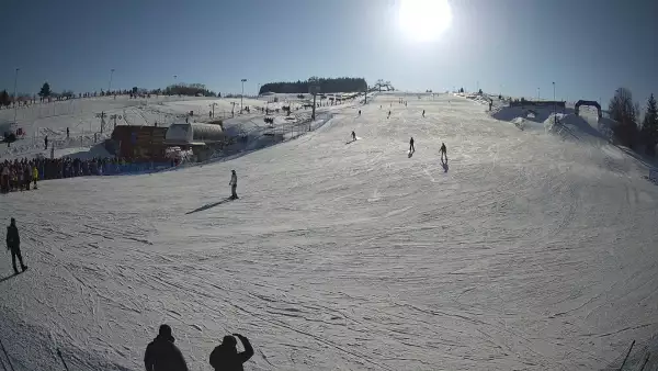 Widok na dolny odcinek stoku narciarskiego Master Ski