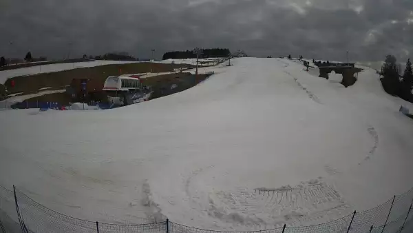 Widok na dolny odcinek stoku narciarskiego Master Ski