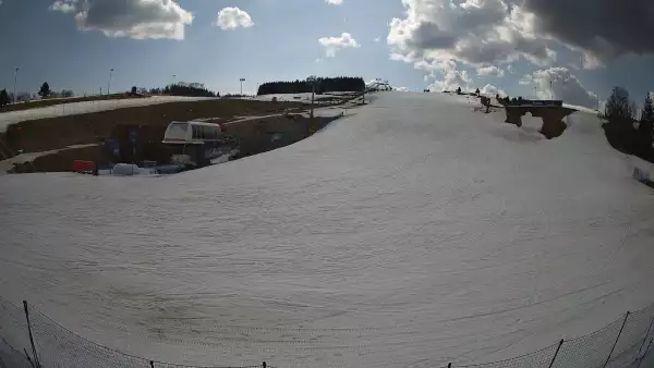 Widok na dolny odcinek stoku narciarskiego Master Ski