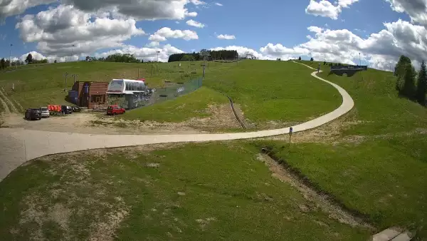 Widok na dolny odcinek stoku narciarskiego Master Ski