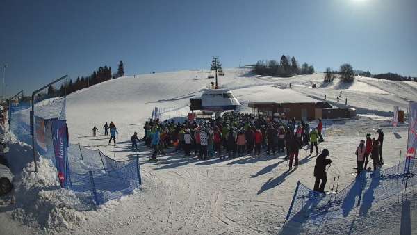 Widok na żywo ze stoku na stacji narciarskiej Master Ski w Tyliczu.