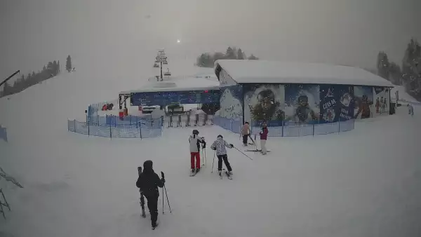 Widok na żywo ze stoku na stacji narciarskiej Master Ski w Tyliczu.