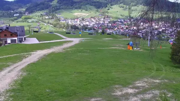 Obraz online z górnej stacji kompleksu Master-ski w Tyliczu