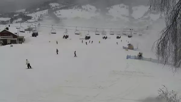 Obraz online z górnej stacji kompleksu Master-ski w Tyliczu