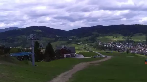 Obraz online z górnej stacji kompleksu Master-ski w Tyliczu