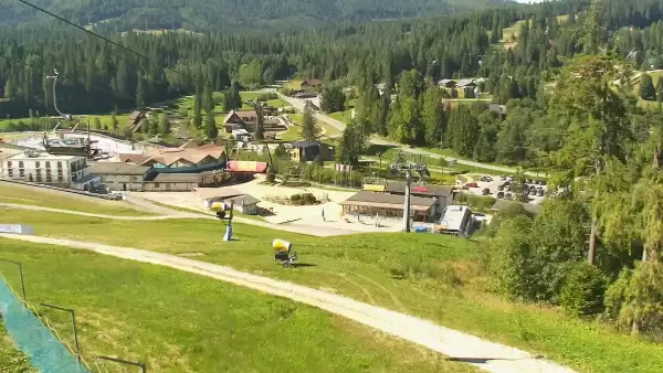 Kamera na SkiPark Oravice - widok na stok i termy Oravice na Słowacji Meander.