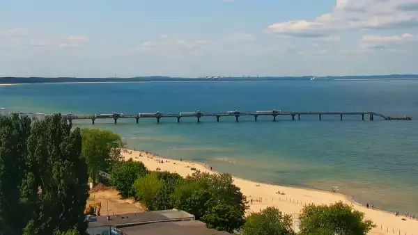 Widok na deptak i Plażę w MIĘDZYZDROJACH