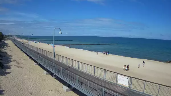 Ujęcie na promenadę i morze w Mielnie.