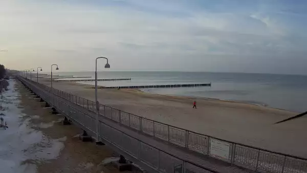 Ujęcie na promenadę i morze w Mielnie.