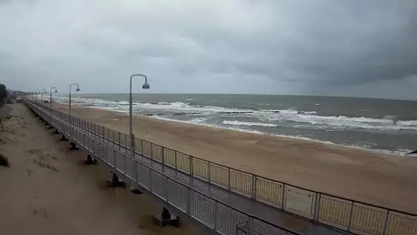 Ujęcie na promenadę i morze w Mielnie.