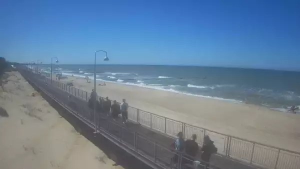 Ujęcie na promenadę i morze w Mielnie.
