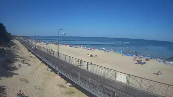 Ujęcie na promenadę i morze w Mielnie.