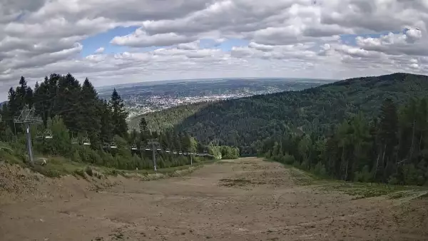 Widok z Kamery na górną stację narciarską Sport Arena Myślenice