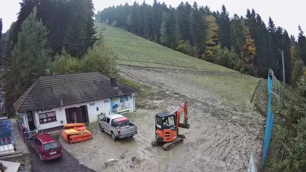 Widok na trasę zjazdową w Stacji Narciarskiej Myślenice-ski
