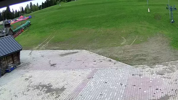 Widok na stok narciarski Zadział koło Nowego Targu.