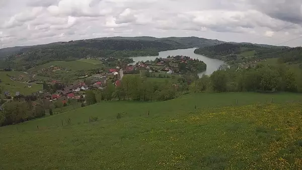 Malowniczy widoczek na Jezioro Solińskie w Bieszczadach.