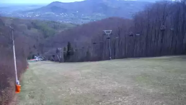 Ujęcie na trasy ze stoku w Poniwcu Małej Czantorii.