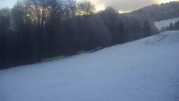 Ujęcie na trasy ze stoku w Poniwcu Małej Czantorii.