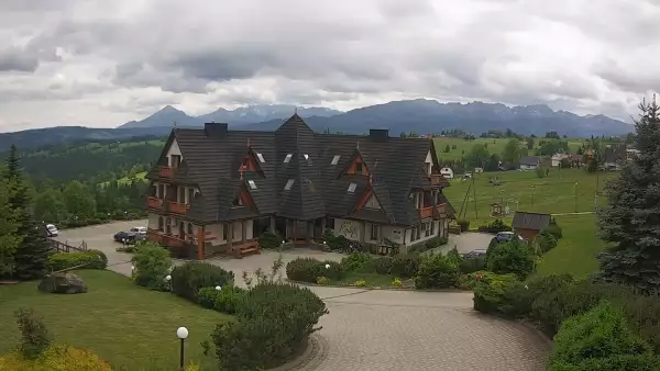 Widok na Hotel Redyk w Ząbie koło Zakopanego